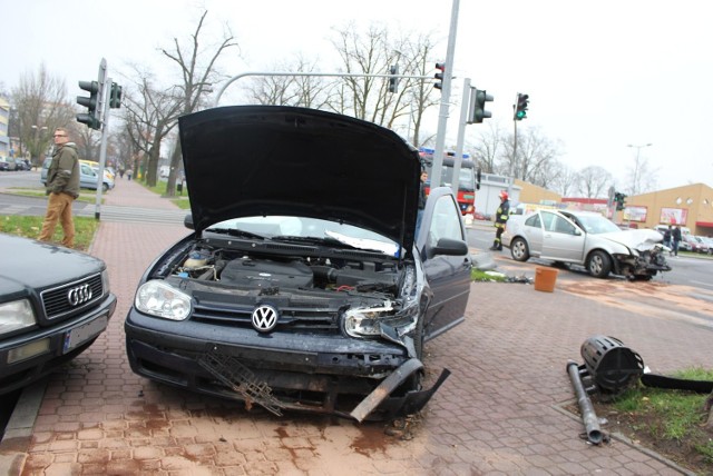 Wypadek koło Kauflandu w Puławach (zdjęcia)