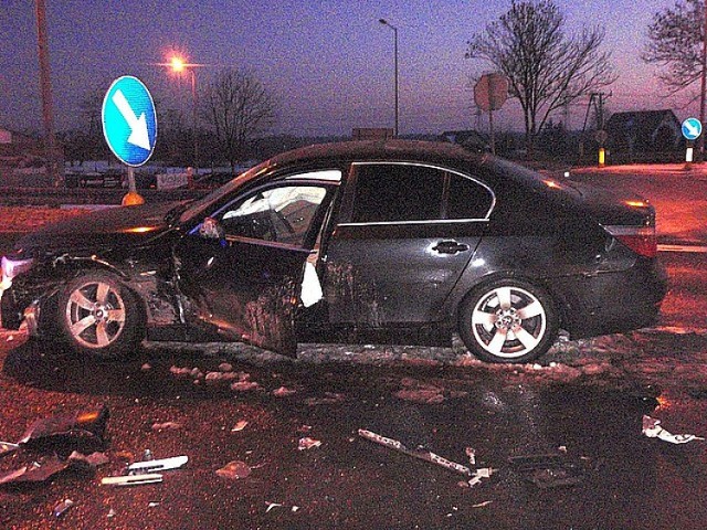 Wypadek w Stalowej Woli. Zderzył się mercedes z bmw