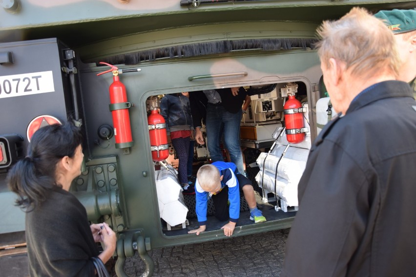 Piknik militarny na Placu Marii Konopnickiej w Suwałkach