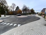 Rondo przy parku Domu Kultury w Rawiczu jest już przejezdne. Jak wygląda z bliska? [ZDJĘCIA]