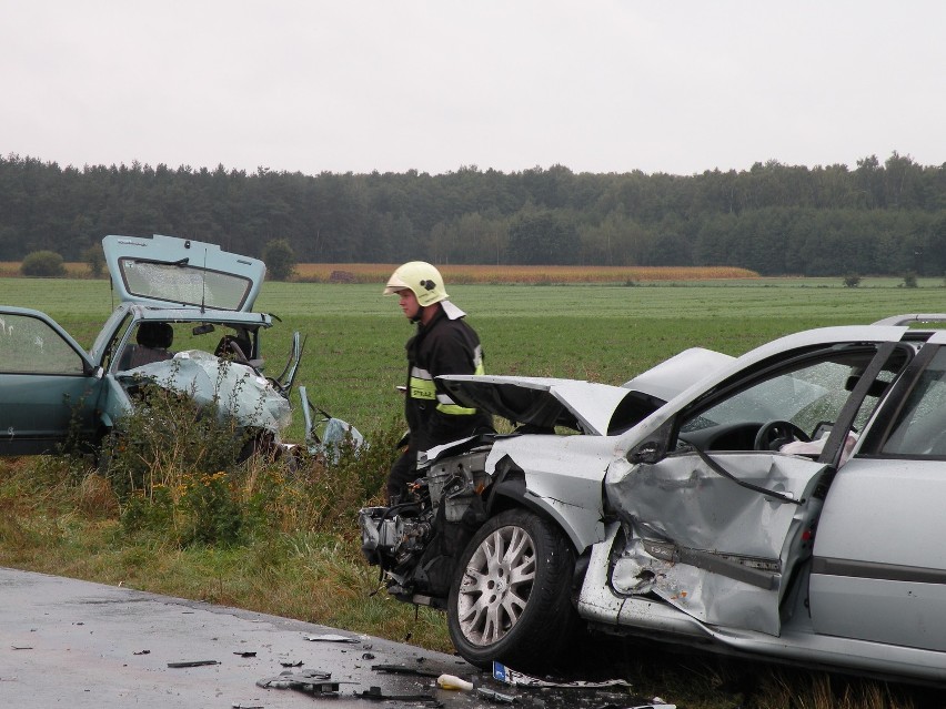 Wypadek w Komorowie. Jednak osoba nie żyje, cztery ranne