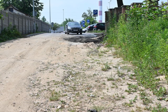 W  fatalnym stanie jest dojście do kieleckiego zalewu od ulicy Zagnańskiej, wzdłuż ogrodzenia cmentarza na Piaskach