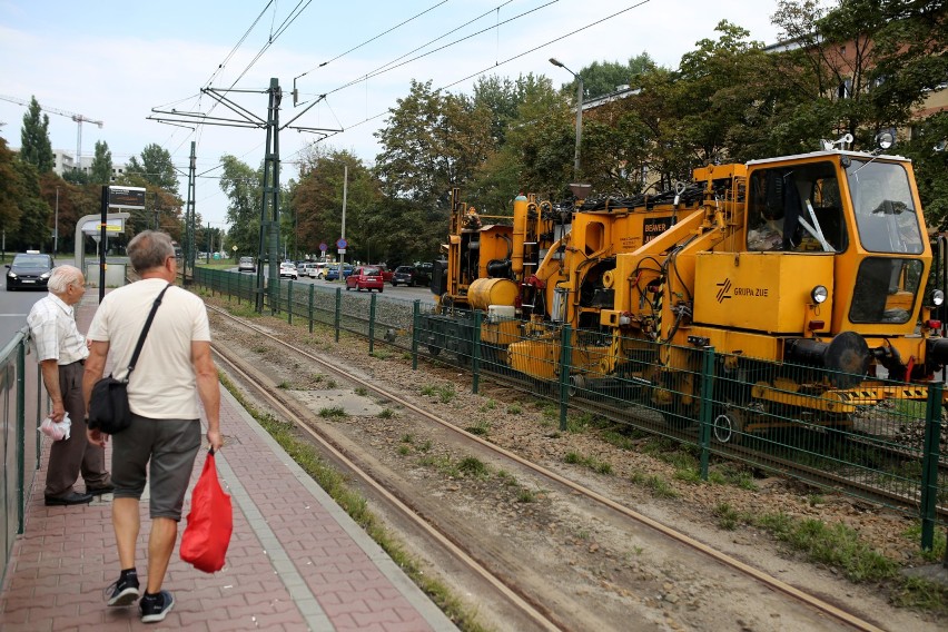 Prace i utrudnienia na al. Pokoju potrwają do początku roku...