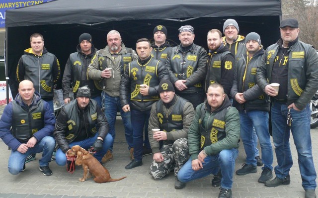 Członkowie klubu Adrrenalina Mc Poland i innych radomskich klubów, które włączyły się do tegorocznej akcji MotoMikołajki.