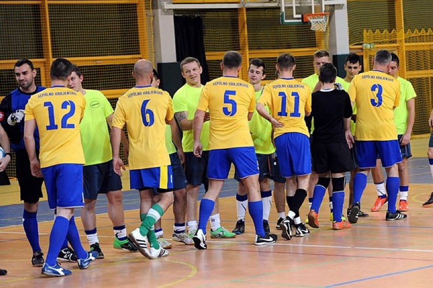 Sępoleńska Liga Futsalu: Za nami mecze inauguracyjne [zdjęcia] 