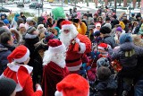 Tczew: Święty Mikołaj wraz z dziećmi zapalił lampki na choince