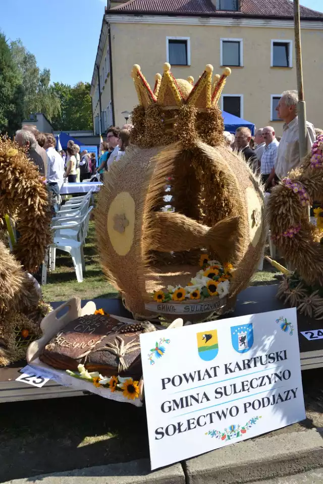 Wieńce z Rębu i Podjaz na Dożynkach Województwa Pomorskiego w Starym Polu