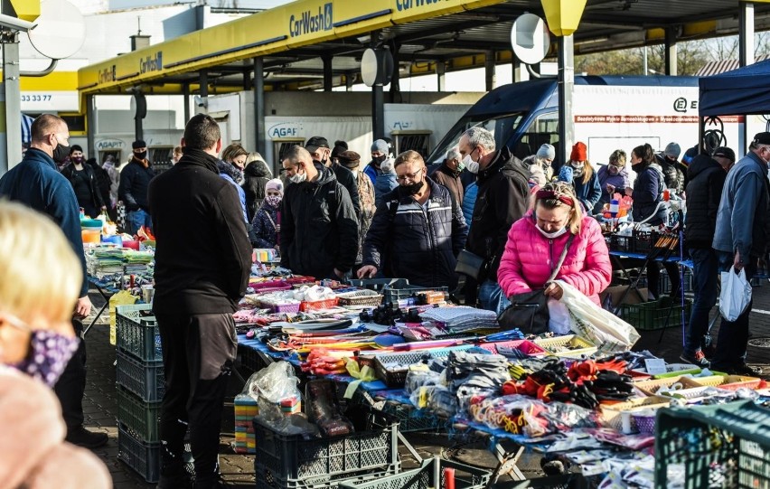 Zaglądamy na giełdę przy ul. Glinki w Bydgoszczy, gdzie w...