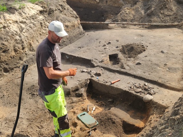 Obecne poszukiwania prowadzi archeolog Grzegorz Gmyrek na zlecenie Starostwa Powiatowego w Pleszewie
