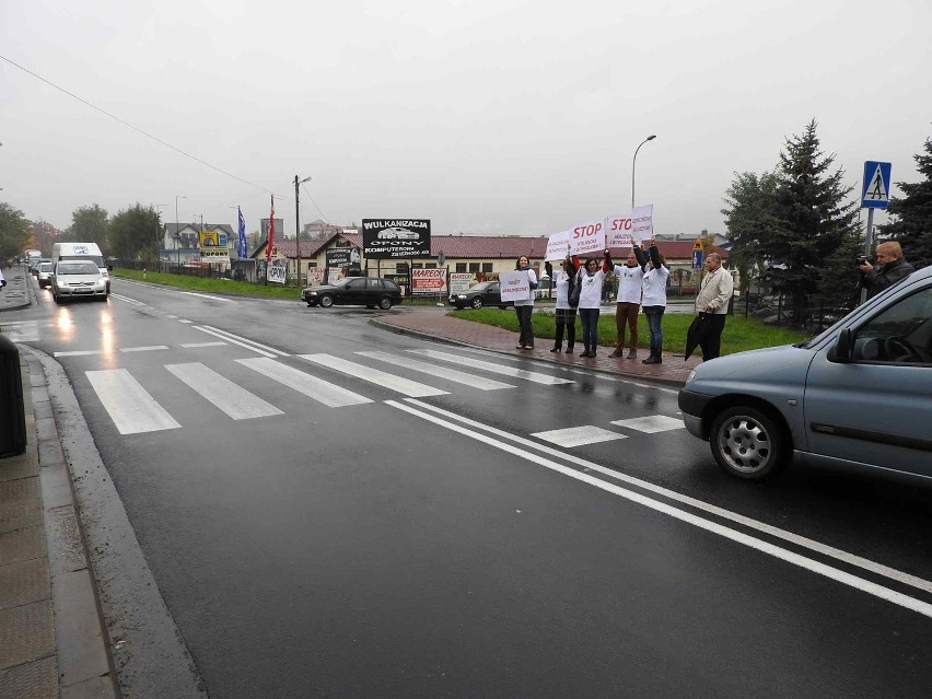 Protest na ulicy Zegadłowicza w Wadowicach.