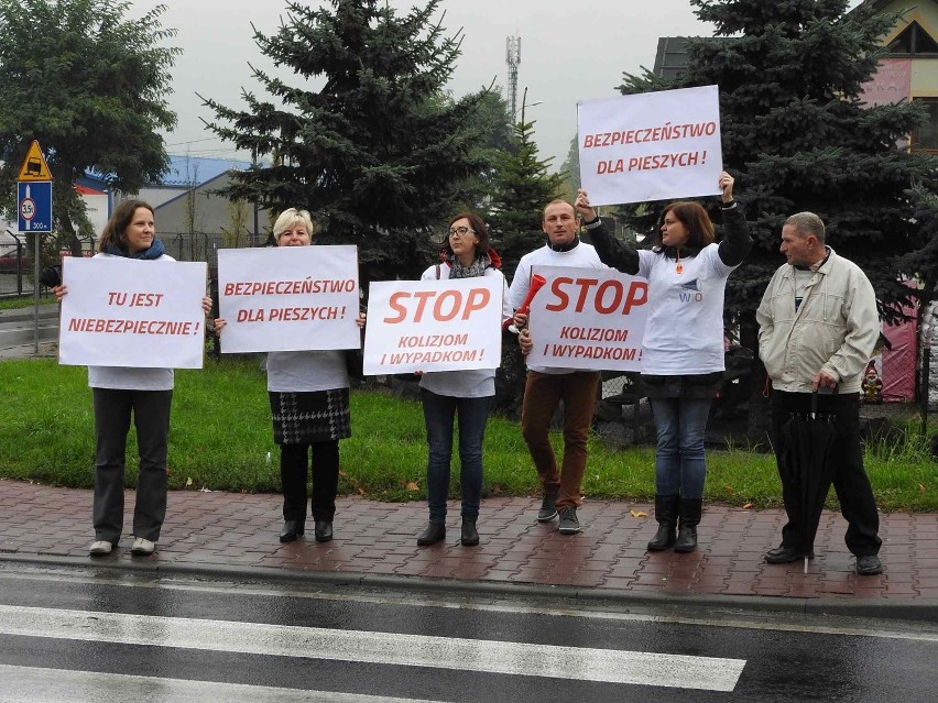 Protest na ulicy Zegadłowicza w Wadowicach.