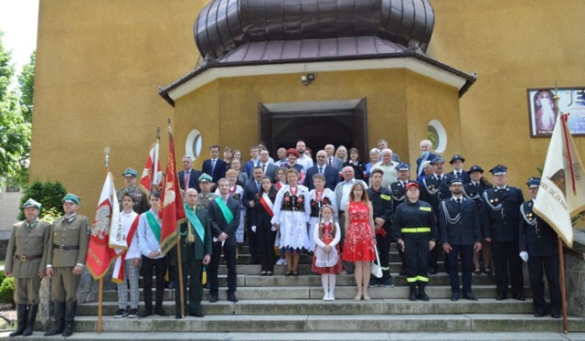 Jak co roku mieszkańcy dzielnicy Ciężkowice w Jaworznie pamiętali o zamordowanych osobach. Oddali cześć pamięci zmarłym. 

Zobacz kolejne zdjęcia. Przesuń zdjęcia w prawo - wciśnij strzałkę lub przycisk NASTĘPNE