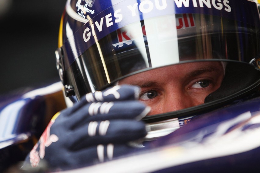 Sebastian Vettel (Red Bull) przed wyjazdem na tor