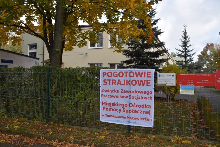 Strajk ostrzegawczy w MOPS-ie w Tomaszowie Maz. Pracownicy domagają się wyższych pensji