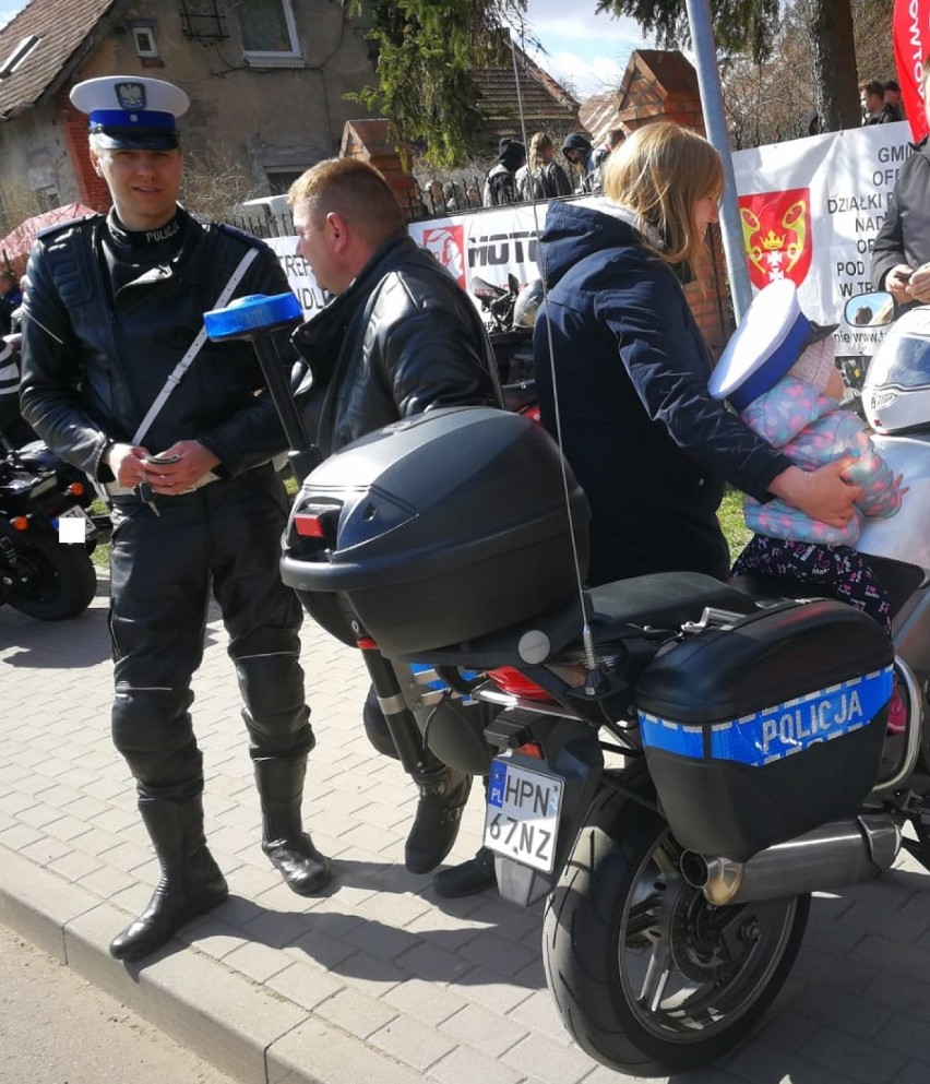 Chory na białaczkę Rafał poszukuje swojego genetycznego bliźniaka. Policjanci przebadali już 200 osób, ale akcja nadal trwa [ZDJĘCIA]