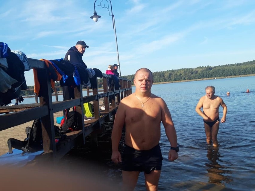 WSCHOWA. Wschowskie morsy zainaugurowały sezon 2020. Pierwsza kąpiel odbyła się w sobotę 10.10.2020 [ZDJĘCIA] 