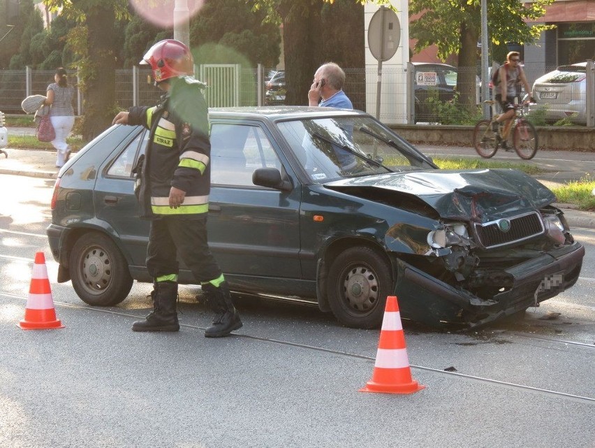 Wrocław: Wypadek na Grabiszyńskiej. Auta blokowały torowisko (ZDJĘCIA)