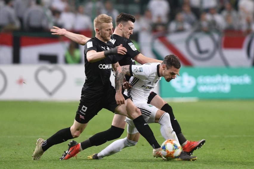 Legia wyprzedza w tabeli Cracovię o trzy punkty