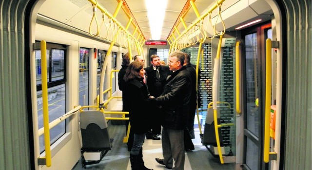 W tramwaju jest sporo miejsca, gdzie można zainstalować dodatkowe siedzenia