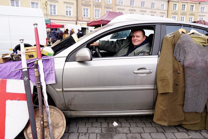 Niedzielna Giełda Staroci jak co miesiąc przyciągnęła tłumy mieszkańców [ZDJĘCIA]