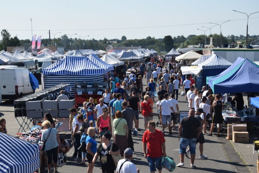 Giełda Kaliska. Słoneczna pogoda przyciągnęła wielu...