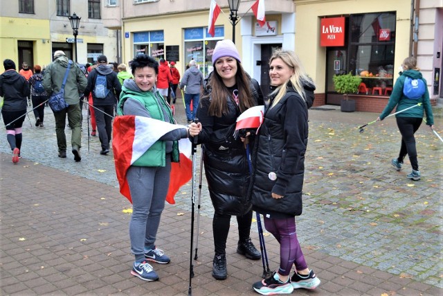 Marsz Niepodległościowy Nordic Walking rozpoczął uroczyste obchody 104. rocznicy odzyskania przez Polskę niepodległości