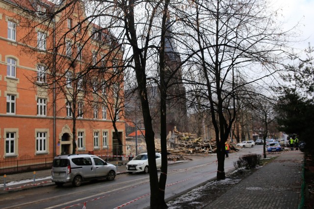 Na czwartek 2 lutego planowane było przywrócenie ruchu drogowego na ul. Bednorza. Tak się jednak nie stało ze względu na przedłużenie rozbiórki budynku, w którym doszło do wybuchu gazu.