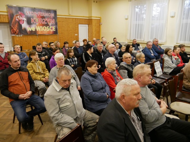 Burzliwe spotkanie w Wiosce. Plany rozbudowy fermy budzą sprzeciw mieszkańców.