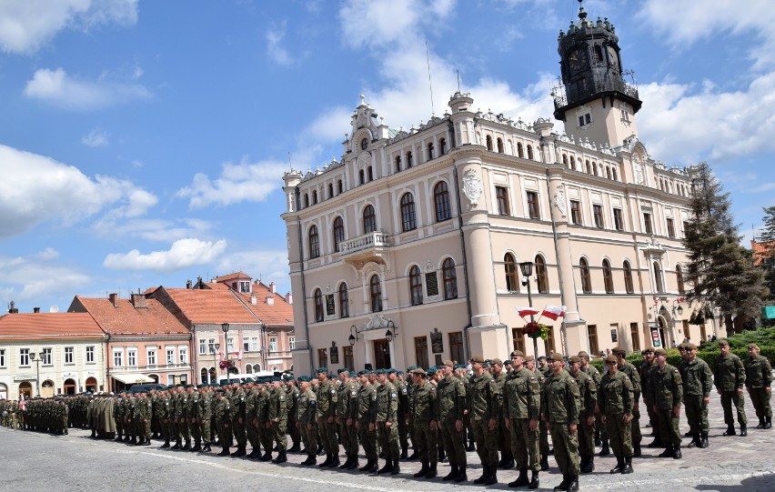 Zobaczcie zdjęcia ze święta wojska w Jarosławiu.

 Zobacz...