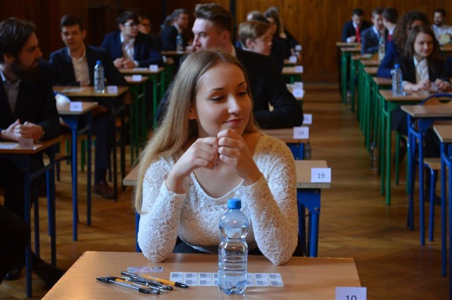 Matura 2016 w Piotrkowie. Uczniowie Chrobrego tuż przed egzaminem