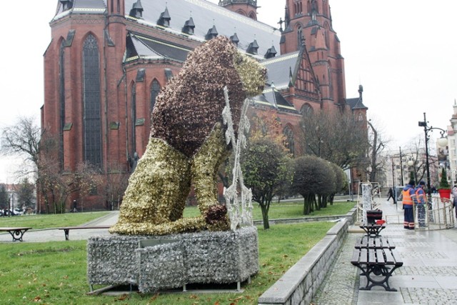 Montaż iluminacji świątecznej w Legnicy