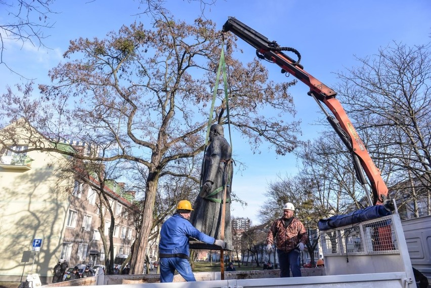 Pomnik ks. Jankowskiego usunięto ostatecznie 8 marca 2019 r.