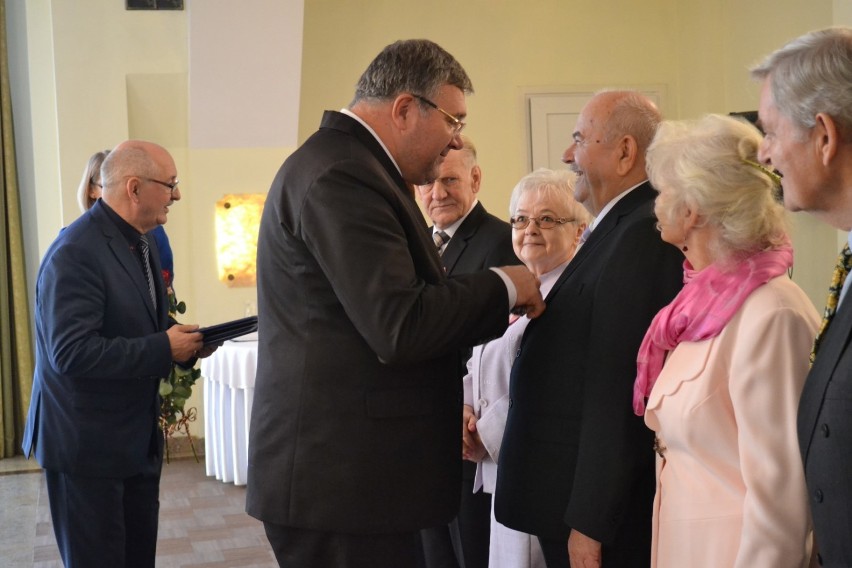 Złote Gody w gminie Kartuzy - uhonorowano pary z 50-letnim stażem małżeńskim [ZDJĘCIA]
