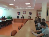 Uczniowie ze „Staszica&quot; na spotkaniu ze Starostą Powiatu Ostrowieckiego