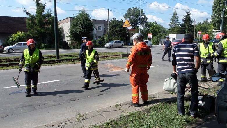 Wypadek Kraków: zderzenie samochodów na al. Jana Pawła II [ZDJĘCIA]