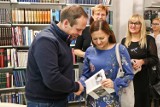 W Powiatowej Bibliotece w Wieluniu promowano nową książkę Macieja Bieszczada[FOTO]