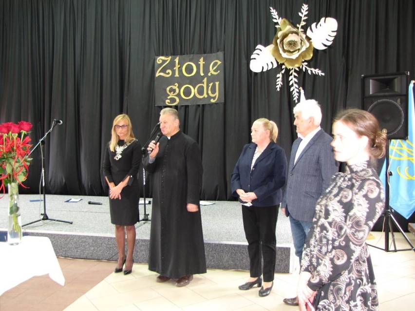 Złote Gody w Białaczowie. Jubileusz 50. rocznicy ślubu świętowało 11 par małżeńskich [zdjęcia]