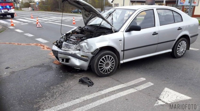 Zderzenie skody z mercedesem w Chrząstowicach pod Opolem....