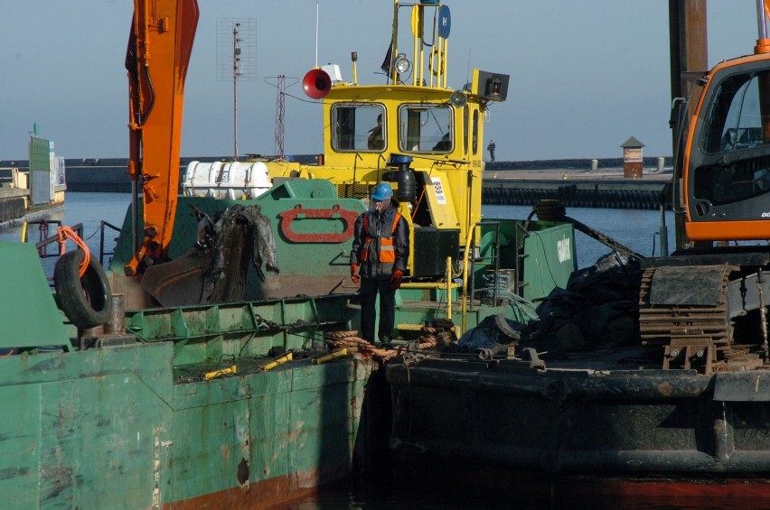 Port w Ustce: Trwa pogłebianie usteckiego portu [ZDJĘCIA]