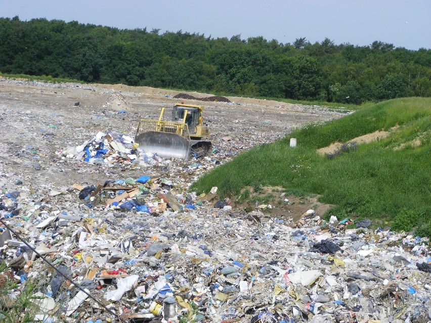 Składowisko odpadów w podpoznańskim Suchym Lesie