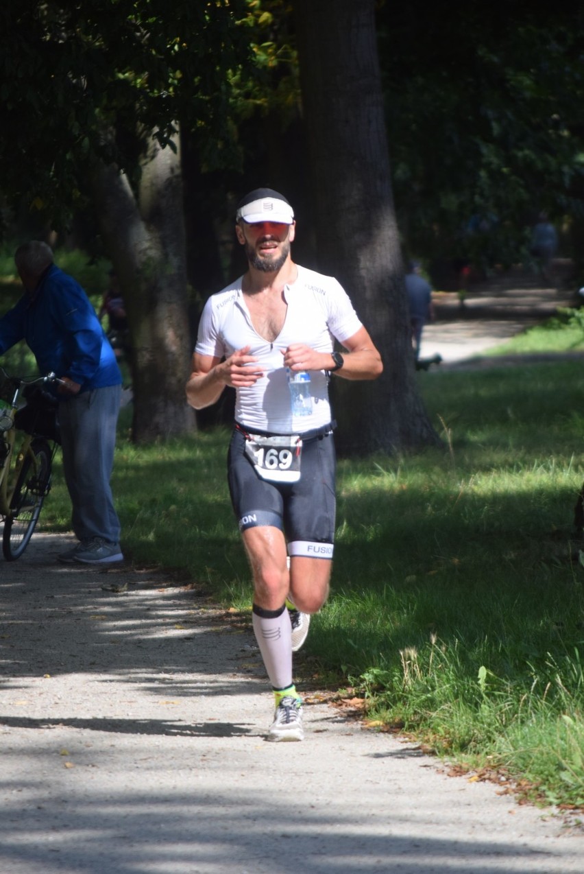 Castle Triathlon Malbork 2020. Uczestnicy 1/2 IM i mistrzostw Polski w ironmanie na trasie biegowej [ZDJĘCIA]