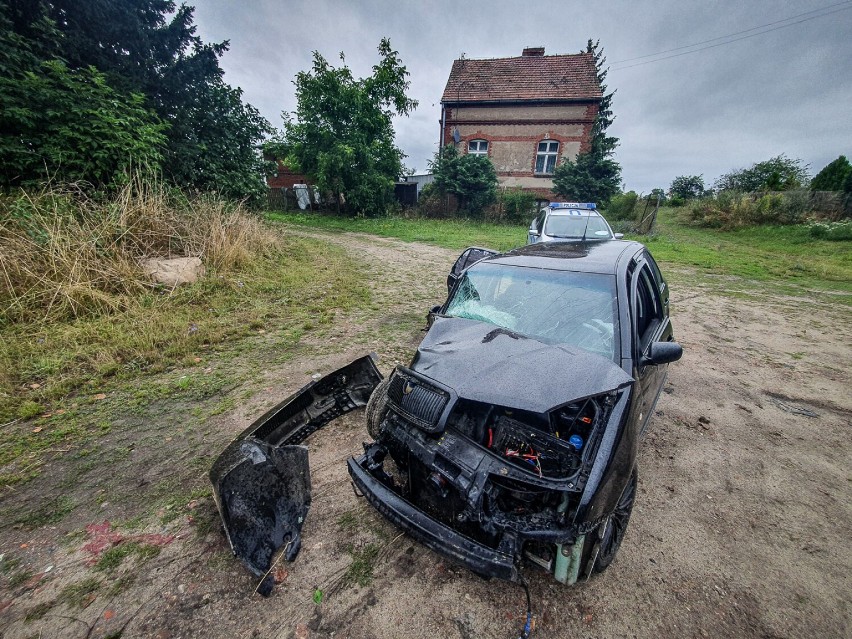 Wypadek na śliskiej drodze  w Pawłowicach Samochód wypadł z...