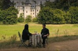 Urocza randka w programie "Rolnik szuka żony" na tle zamku w Gołuchowie