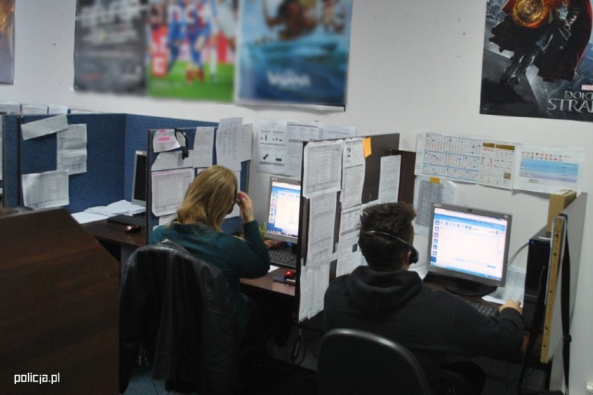 Pracownicy call center w Mordorze wykradli i sprzedali 700...