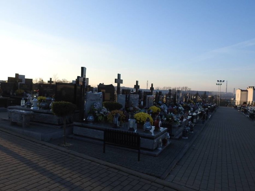 Cmentarz przy ul. Przykoszarowej będzie rozbudowany. Miasto kupiło działkę