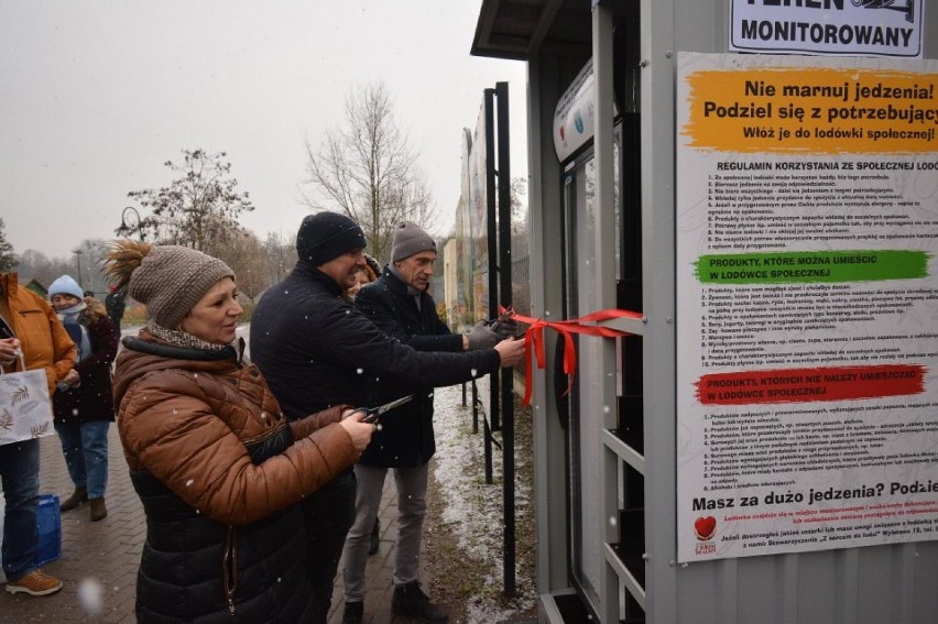 Otwarcie pierwszej lodówki społecznej w Mogilnie 18.01.2023.