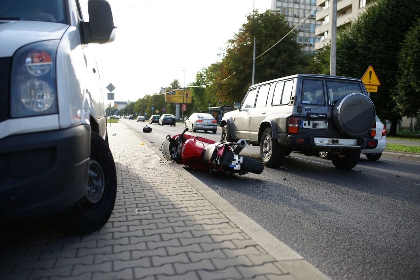 Wypadek w Krakowie. Motocyklista ranny [ZDJĘCIA]