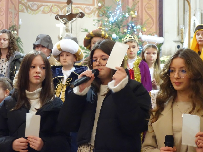 Jasełka o jedności w kościele w Brzyskach. Piękny spektakl w wykonaniu dzieci