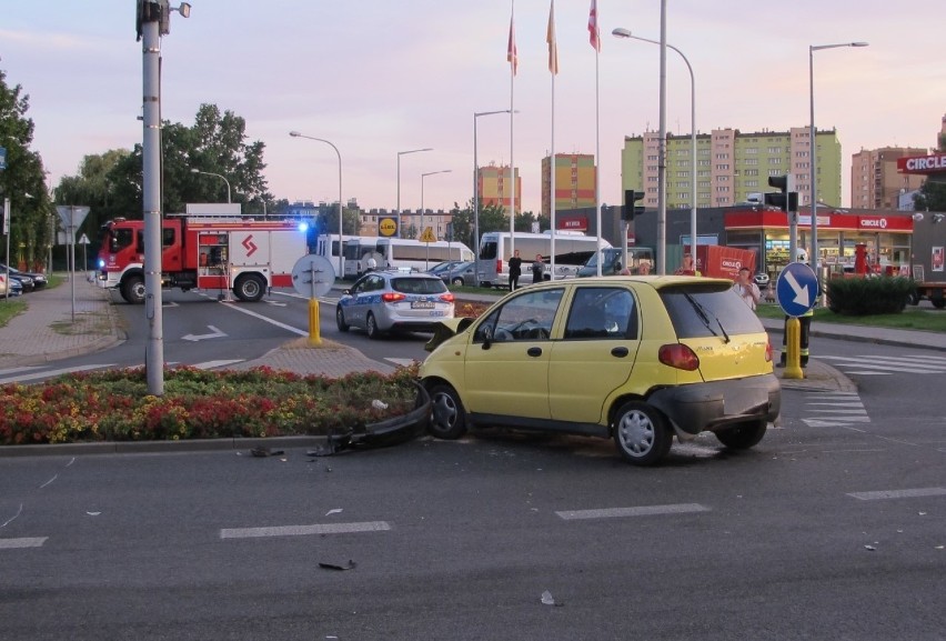 Wypadek na ul. Dąbrowskiego w Oświęcimiu. Dwie osoby poszkodowane