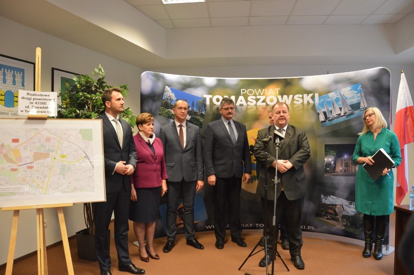 Podpisano umowę na dofinansowanie budowy ronda na ul. Orzeszkowej w Tomaszowie Maz. [ZDJĘCIA, FILM]